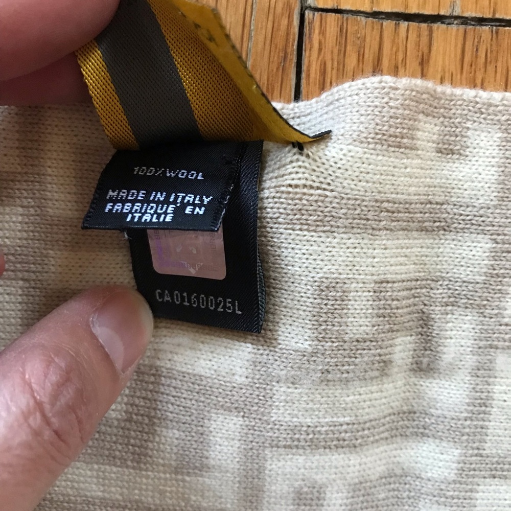 Fendi Scarf - Picture 4 of 8